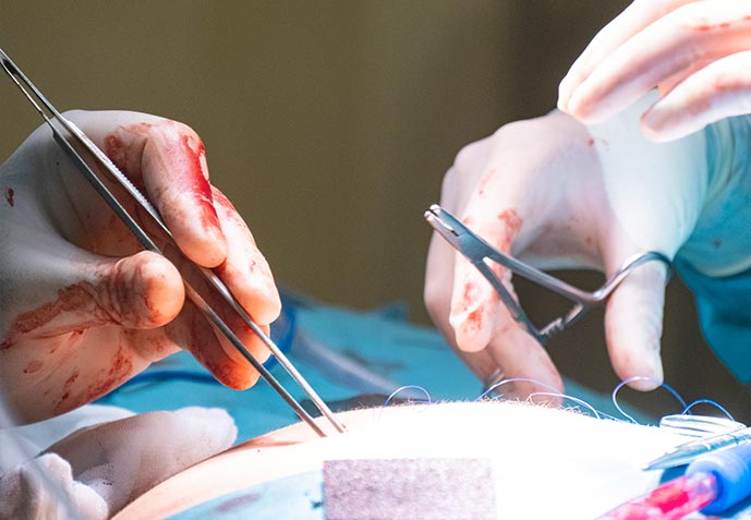 Alberto Caballero doctor especializado traumatologia y ortopedia