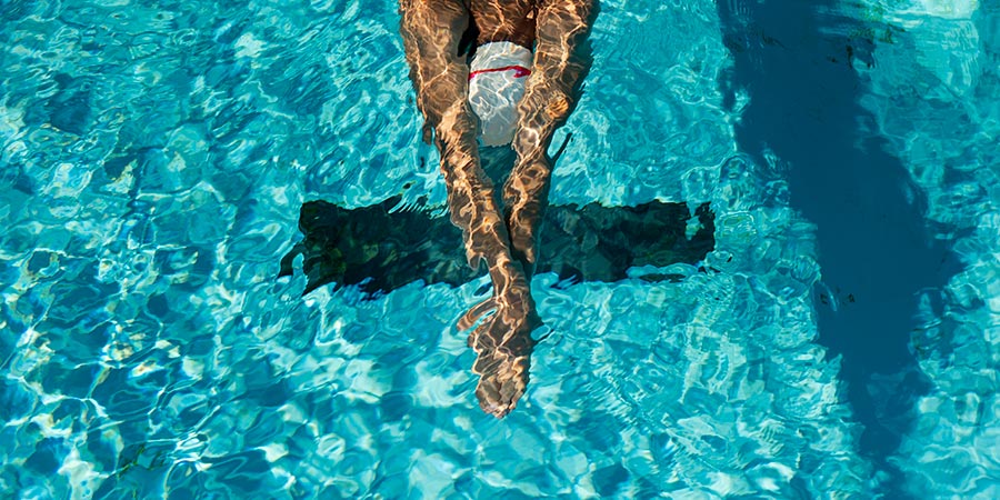 Consejos a la hora de nadar sin dañar la columna vertebral